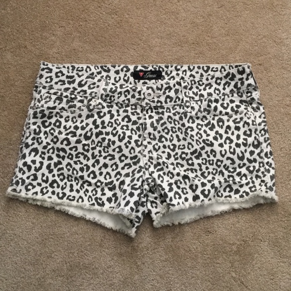 Guess white cheetah print denim shorts - Picture 1 of 4